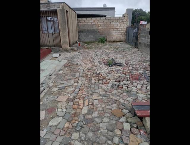 8 BEDROOM HOUSE FOR SALE IN TEMBISA